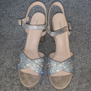 Size 11W Leilani silver/nude heels